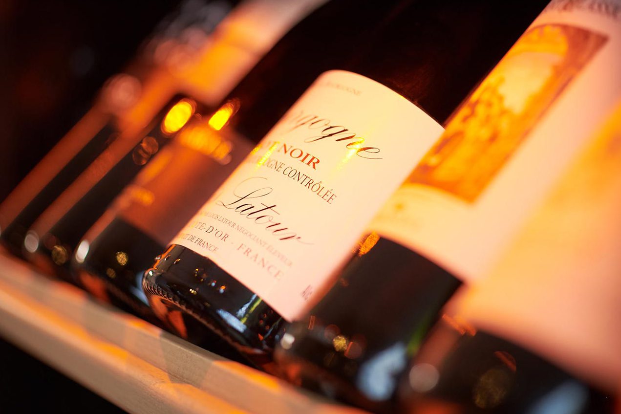 Der passende Wein macht eine ausgezeichnete Mahlzeit zu einer Unvergesslichen.