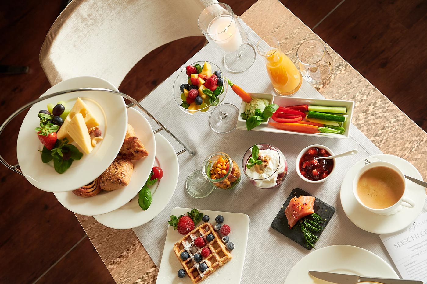 Genießen Sie nach dem Aufstehen unser reichhaltiges Frühstücksbuffet.